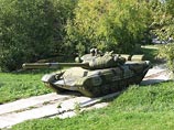 Ранее сообщалось, что "РусБал" в 2011 году поставит российскому военному ведомству партию надувных макетов танков и истребителей
