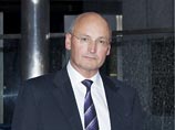 Скандал с прослушиванием частных телефонных сообщений сотрудниками британского еженедельника The News of the World принял еще более драматичный оборот: подал в отставку высшее лицо полиции, руководитель Скотленд-Ярда Пол Стивенсон Скандал с прослушиванием частных телефонных сообщений сотрудниками британского еженедельника The News of the World принял еще более драматичный оборот: подал в отставку высшее лицо полиции, руководитель Скотленд-Ярда Пол Стивенсон