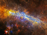 Космический инфракрасный телескоп Herschel обнаружил в центре нашей галактики перекрученное кольцо плотного газа, напоминающее по форме математический символ бесконечности