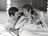 Анджела Скулар сыграла девушку Бонда дважды. Она появлялась в фильмах "Казино "Рояль" (1966) и "На секретной службе Ее Величества" (1969), где ее партнерами стали Дэвид Нивен и Джордж Лэзенби соответственно