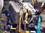 В результате столкновения двух пассажирских поездов в восточной китайской провинции Чжэцзян погибли, по данным на утро воскресенья, 33 человека, 191 получил ранения