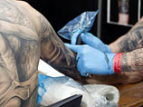 "Запрет на то, чтобы полицейский открыто показывал имеющиеся у него татуировки, нужно отменить. Ведь татуированный сотрудник полиции может выступать в качестве "ледокола" при работе с гражданами. Ему будут симпатизировать определенные слои общества"
