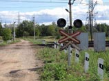 Глава базы отдыха в Ленинградской области изобрел новый вид бизнеса - платный переезд через железную дорогу