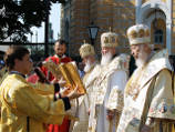 Божественную литургию Илия II совершил сегодня, в День Крещения Руси, совместно с предстоятелем Русской православной церкви, а также митрополитом Киевским и всея Украины Владимиром
