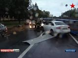 В результате урагана, который обрушился на Москву в четверг вечером, пострадали три человека В результате урагана, который обрушился на Москву в четверг вечером, пострадали три человека