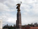 В Бишкеке демонтировали "Статую Свободы", которую считают похожей на жену экс-президента Акаева