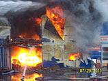 Крупный пожар произошел на строительном рынке "Каширский двор" в Москве