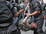 Полиция в воскресенье вечером задержала 43 участника несанкционированной акции на Триумфальной площади Москвы после того, как они начали шествие по Тверской улице