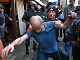 Оппозиция сообщает другие данные: по словам лидера "Другой России" Эдуарда Лимонова, по время акции были схвачены 67 человек