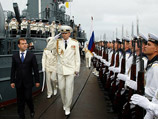 Президент Дмитрий Медведев, который накануне отметил День Военно-морского флота в Балтийске, должен был прилететь на торжества на базу Черноморского флота РФ в Севастополе