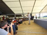 В результате в минувший понедельник в центре внимания оказался Путин, который общался с участниками форума на множество тем, но как всегда уклонился от вопроса о президентских выборах В результате в минувший понедельник в центре внимания оказался Путин, который общался с участниками форума на множество тем, но как всегда уклонился от вопроса о президентских выборах