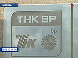 ТНК-BP объясняет удорожание топливатем, что в европейских аэропортах оно примерно на 10% дороже и иностранные перевозчики стараются заправляться в России "под завязку", создавая дополнительный спрос