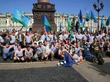 В аварии под Петербургом пострадали 12 человек. По словам очевидцев - десантники В аварии под Петербургом пострадали 12 человек. По словам очевидцев - десантники