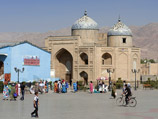 Президент Таджикистана запретил несовершеннолетним посещать мечети