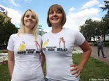 Фанатки Медведева разделись "за пиво" в центре Москвы (ФОТО) Фанатки Медведева разделись "за пиво" в центре Москвы (ФОТО)