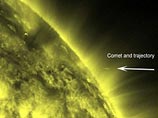 Можно увидеть, как комета-самоубийца на огромной скорости врезается в солнечную корону и спустя мгновение испаряется в раскаленной поверхности звезды