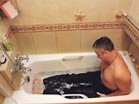 Матросы ругают новую форму от Юдашкина: "проще утонуть", чем снять ее в воде Матросы ругают новую форму от Юдашкина: "проще утонуть", чем снять ее в воде