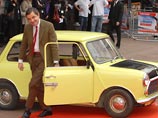"Мистер Бин" разбил об дерево суперкар за миллион долларов, разогнавшись до 370 км/ч "Мистер Бин" разбил об дерево суперкар за миллион долларов, разогнавшись до 370 км/ч