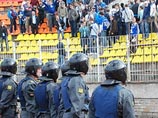 Полиция отказывается уходить с футбольных стадионов
