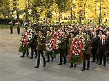 Программа праздника претерпела серьезные изменения. Из нее исключены все развлекательные и зрелищные мероприятия в связи с гибелью моряков подлодки "Курск" и трагическими событиями в Москве Программа праздника претерпела серьезные изменения. Из нее исключены все развлекательные и зрелищные мероприятия в связи с гибелью моряков подлодки "Курск" и трагическими событиями в Москве