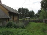 По предварительным данным, девочка одна играла возле частного дома в деревне Октябрина Богдановичского района и вышла за ограду