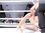 Путин насладился боями без правил, а спортсмены - его пением Путин насладился боями без правил, а спортсмены - его пением