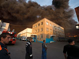 Сильный пожар на территории Микояновского мясокомбината в Москве