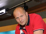 Федор Емельяненко решил продолжить карьеру после трех поражений подряд Федор Емельяненко решил продолжить карьеру после трех поражений подряд