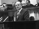 Немецкое издание по этим документам пытается развенчать миф о Горбачеве как о коммунисте-реформаторе, которого на Западе считают "отцом российской демократии", а на родине ругают за развал Советского Союза Немецкое издание по этим документам пытается развенчать миф о Горбачеве как о коммунисте-реформаторе, которого на Западе считают "отцом российской демократии", а на родине ругают за развал Советского Союза