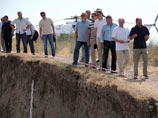 Владимир Путин, лагерь археологов на Таманском полуострове, 10 августа 2011 года Владимир Путин, лагерь археологов на Таманском полуострове, 10 августа 2011 года
