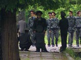 В Республике Киргизия возбуждено уголовное дело по факту смерти гражданина РФ. Иностранец скончался от страшных увечий после того, как подвергся допросу в милиции. Россиянина заподозрили в участии в межэтническом конфликте В Республике Киргизия возбуждено уголовное дело по факту смерти гражданина РФ. Иностранец скончался от страшных увечий после того, как подвергся допросу в милиции. Россиянина заподозрили в участии в межэтническом конфликте