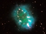Команда, работающая с телескопом Hubble, 11 августа также опубликовала фотографии недавно открытой планетарной туманности "Ожерелье" (PN G054.2-03.4), расположенной в 15 тысячах световых лет от Земли в созвездии Стрелы Команда, работающая с телескопом Hubble, 11 августа также опубликовала фотографии недавно открытой планетарной туманности "Ожерелье" (PN G054.2-03.4), расположенной в 15 тысячах световых лет от Земли в созвездии Стрелы