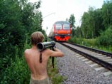 В подмосковном городе Электросталь четверо подростков в возрасте 16-17 лет похитили с военного полигона огнемет "Шмель", после чего устроили фотосессию с "обстрелом" электрички В подмосковном городе Электросталь четверо подростков в возрасте 16-17 лет похитили с военного полигона огнемет "Шмель", после чего устроили фотосессию с "обстрелом" электрички