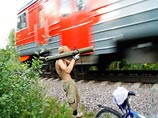 Школьники целились из оружия в проходящие электропоезда, позируя перед фотокамерой, сообщили РБК в пресс-службе управления на транспорте МВД РФ по Центральному федеральному округу Школьники целились из оружия в проходящие электропоезда, позируя перед фотокамерой, сообщили РБК в пресс-службе управления на транспорте МВД РФ по Центральному федеральному округу
