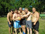 На фото в центре - Артем Рабаданов, Иван Акимов, Петрищев На фото в центре - Артем Рабаданов, Иван Акимов, Петрищев