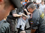 Большинство таких мероприятий правительство Москвы отказывается согласовывать, а попытки активистов их провести жестко пресекаются полицией