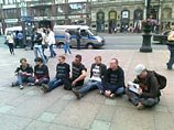 Полиция задержала 17 человек, участвовавших в несанкционированной акции у Соловецкого камня Полиция задержала 17 человек, участвовавших в несанкционированной акции у Соловецкого камня