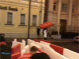 Сотни экстремалов захватили улицу в центре Москвы - их разгоняла полиция (ВИДЕО)