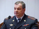 Начальник ГИБДД Приморья Александр Лысенко, который сейчас находится под следствием по обвинению в избиении водителя, пытаясь уйти от вопросов журналиста программы "Честный детектив" Павла Брыкина, чуть не задавил того личным автомобилем Начальник ГИБДД Приморья Александр Лысенко, который сейчас находится под следствием по обвинению в избиении водителя, пытаясь уйти от вопросов журналиста программы "Честный детектив" Павла Брыкина, чуть не задавил того личным автомобилем
