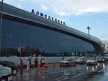 Пассажиры обанкротившейся авиакомпании "Континент" сообщают, что уже несколько суток не могут вылететь из московского аэропорта "Домодедово" в пункты назначения