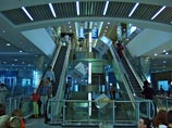 Клиенты обанкротившегося "Континента" несколько суток голодают в московском аэропорту Клиенты обанкротившегося "Континента" несколько суток голодают в московском аэропорту