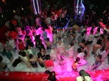 Пенная вечеринка &#8211; это мероприятие, в ходе которого танцплощадку забрасывают пеной, сгенерированной специальной машиной