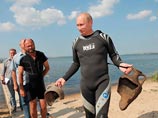 Археологи, сопровождавшие Путина, уверяют, что амфоры - абсолютно рядовая находка