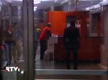 Согласно карте Диалло, 14 мая в 15:59 ее привезли в больницу Святого Луки-Рузвельта на Манхэттене на скорой в сопровождении полицейского. Сотрудники скорой задокументировали, что пострадавшая - "горничная в Sofitel подверглась насилию..." Согласно карте Диалло, 14 мая в 15:59 ее привезли в больницу Святого Луки-Рузвельта на Манхэттене на скорой в сопровождении полицейского. Сотрудники скорой задокументировали, что пострадавшая - "горничная в Sofitel подверглась насилию..."
