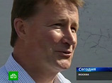 Дудка вместе со своим адвокатом вышел после допроса из здания Следственного Комитета России в Техническом переулке и объявил, что уезжает в деревню Дудка вместе со своим адвокатом вышел после допроса из здания Следственного Комитета России в Техническом переулке и объявил, что уезжает в деревню
