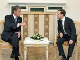 "Находясь на посту президента, он лично хотел получить политические дивиденды и предлагал президенту России Дмитрию Медведеву самим подписать соглашение об урегулировании газовых проблем", - сообщил источник