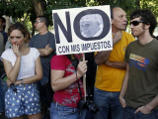 Испанцы вышли на улицы, протестуя против визита понтифика