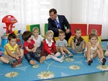 Президент РФ Дмитрий Медведев побывал в Майкопе. Там он провел педагогическое совещание, а кроме того - заглянул в новый детский сад