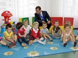 Президент РФ Дмитрий Медведев побывал в Майкопе. Там он провел педагогическое совещание, а кроме того - заглянул в новый детский сад Президент РФ Дмитрий Медведев побывал в Майкопе. Там он провел педагогическое совещание, а кроме того - заглянул в новый детский сад