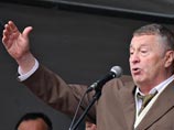 Жириновский раздал своим сторонникам в Пензе по пятьсот рублей Жириновский раздал своим сторонникам в Пензе по пятьсот рублей